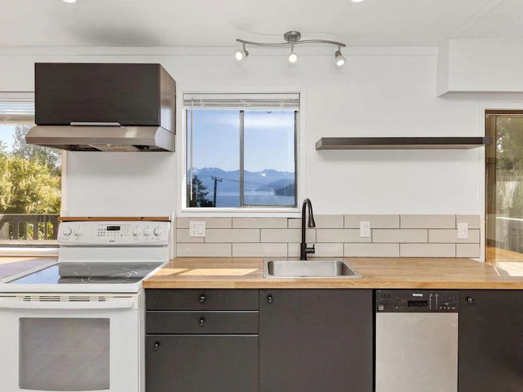 775 Marine Drive, Gibsons, BC, V0N 1V1 - 3
