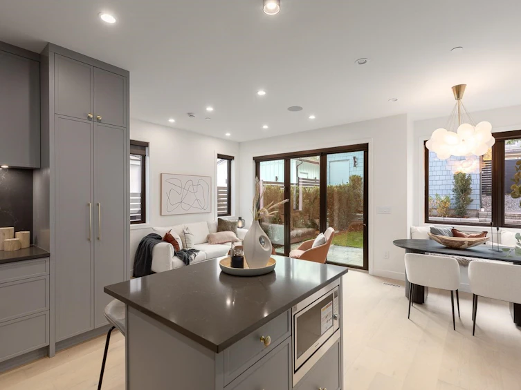 2-3858 W 13th Avenue, Vancouver, BC, V6R 2S8 - 2