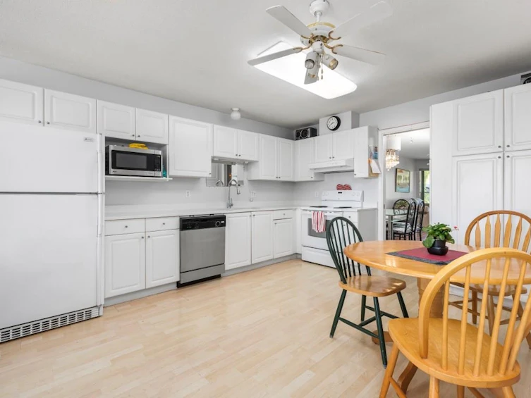 1038 Walls Avenue, Coquitlam, BC, V3K 2T7 - 10