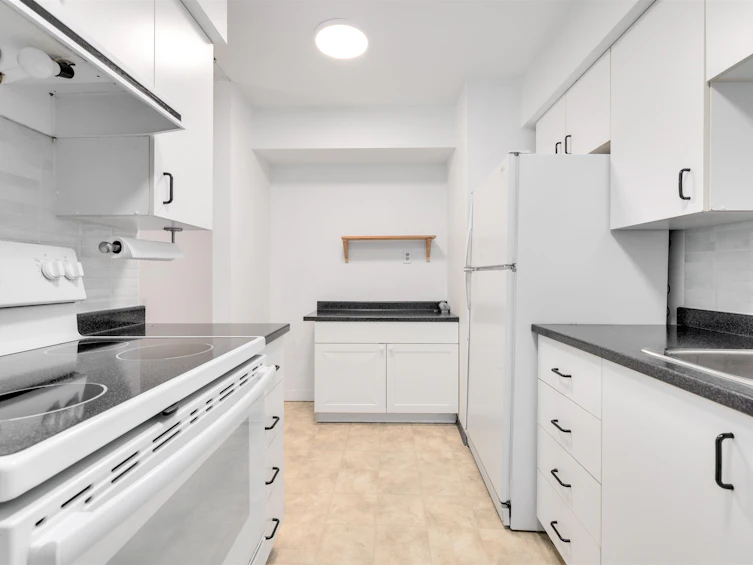 14832 Holly Park Lane, Surrey, BC, V3R 6Y2 - 17