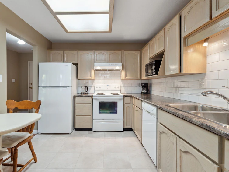 105-8600 Lansdowne Road, Richmond, BC, V6X 3L6 - 10