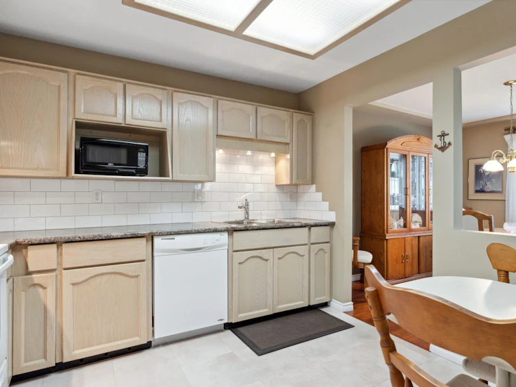 105-8600 Lansdowne Road, Richmond, BC, V6X 3L6 - 8