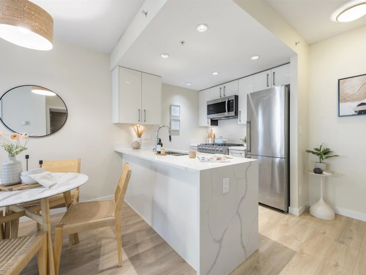 611-1708 Columbia Street, Vancouver, BC, V5Y 0H7 - 2