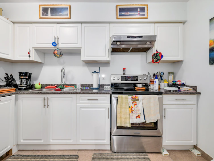 10618 Holly Park Lane, Surrey, BC, V3R 6X9 - 9