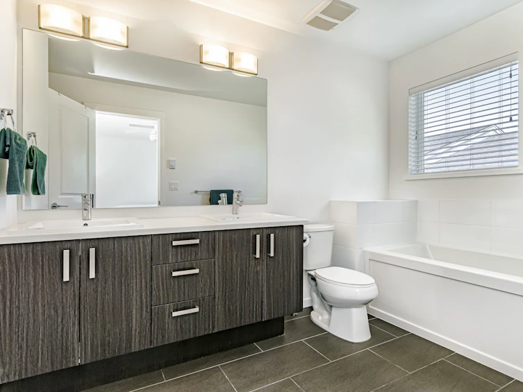 19-15340 Guildford Drive, Surrey, BC, V3R 0C9 - 23