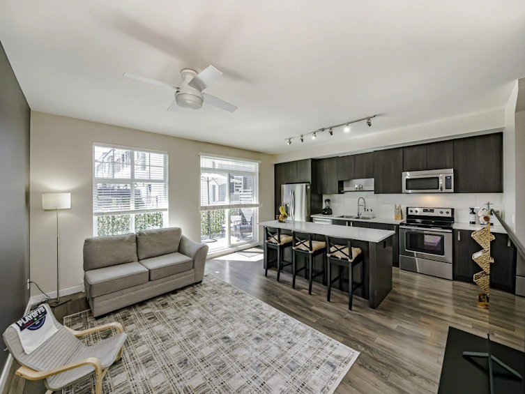 19-15340 Guildford Drive, Surrey, BC, V3R 0C9 - 11