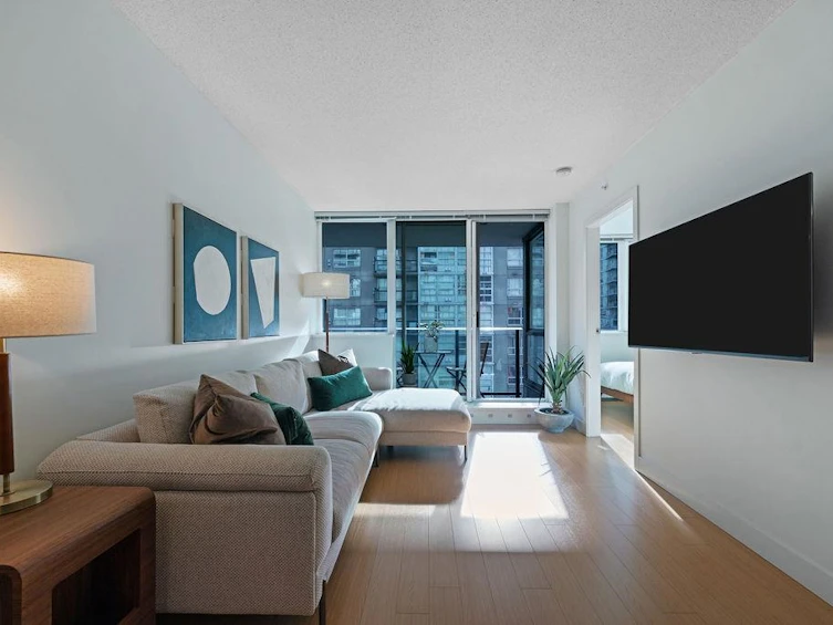 608-1325 Rolston Street, Vancouver, BC, V6B 0M2 - 2