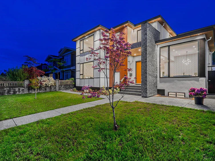 8684 Armstrong Avenue, Burnaby, BC, V3N 2H6 - 2