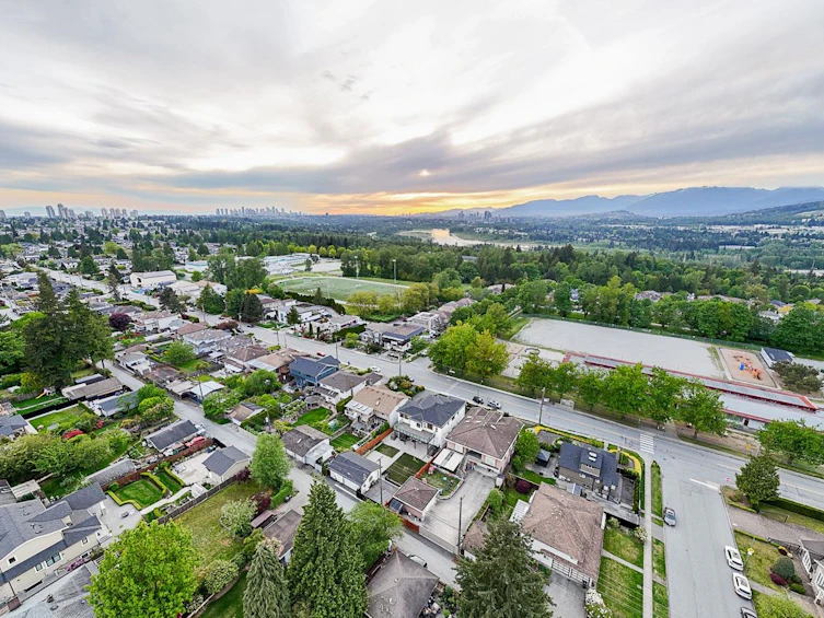 8684 Armstrong Avenue, Burnaby, BC, V3N 2H6 - 37