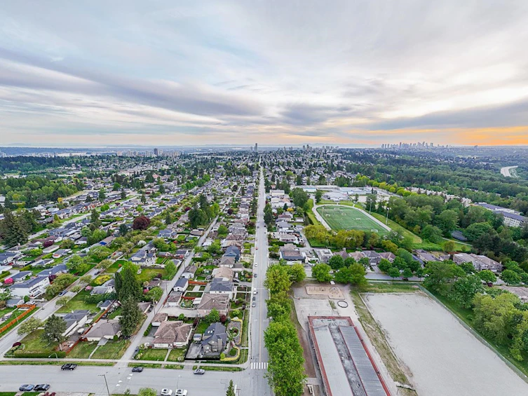 8684 Armstrong Avenue, Burnaby, BC, V3N 2H6 - 38