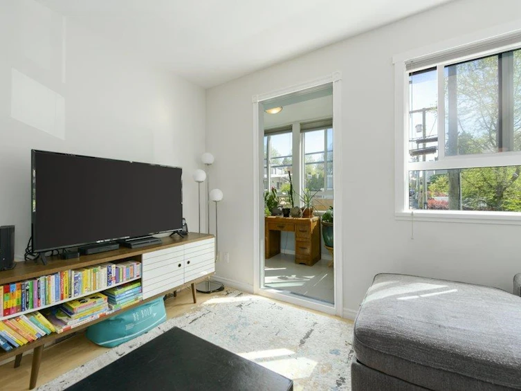 203-2405 Kamloops Street, Vancouver, BC, V5M 4V6 - 3