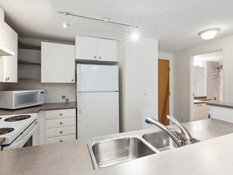 212-1111 Lynn Valley Road, North Vancouver, BC, V7J 3V4 - 13