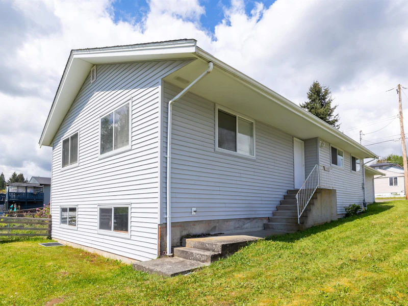 8135 Cedar Street, Mission BC V2V 3N2