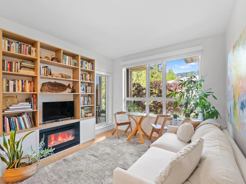 321 - 3220 Connaught Crescent, North Vancouver BC