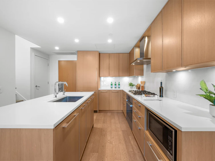 321-3220 Connaught Crescent, North Vancouver, BC, V7R 0A5 - 5