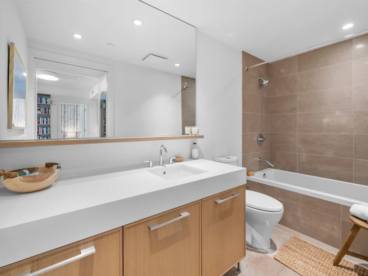 321-3220 Connaught Crescent, North Vancouver, BC, V7R 0A5 - 14