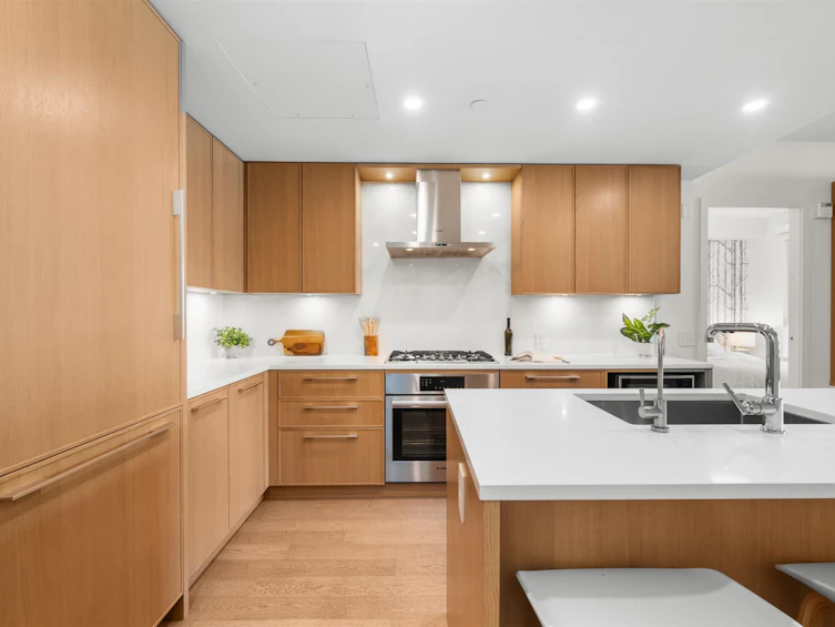 321-3220 Connaught Crescent, North Vancouver, BC, V7R 0A5 - 4
