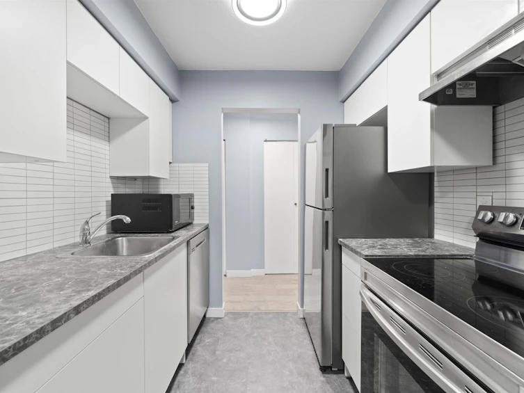 110-15238 100 Avenue, Surrey, BC, V3R 7T9 - 9