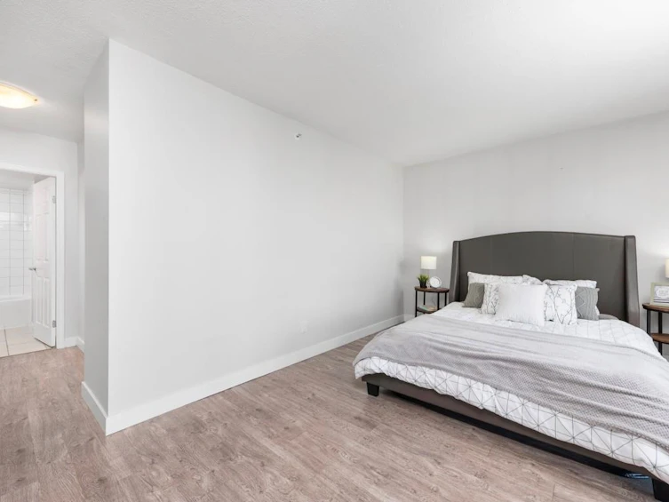 1005-8248 Lansdowne Road, Richmond, BC, V6X 3Y9 - 13