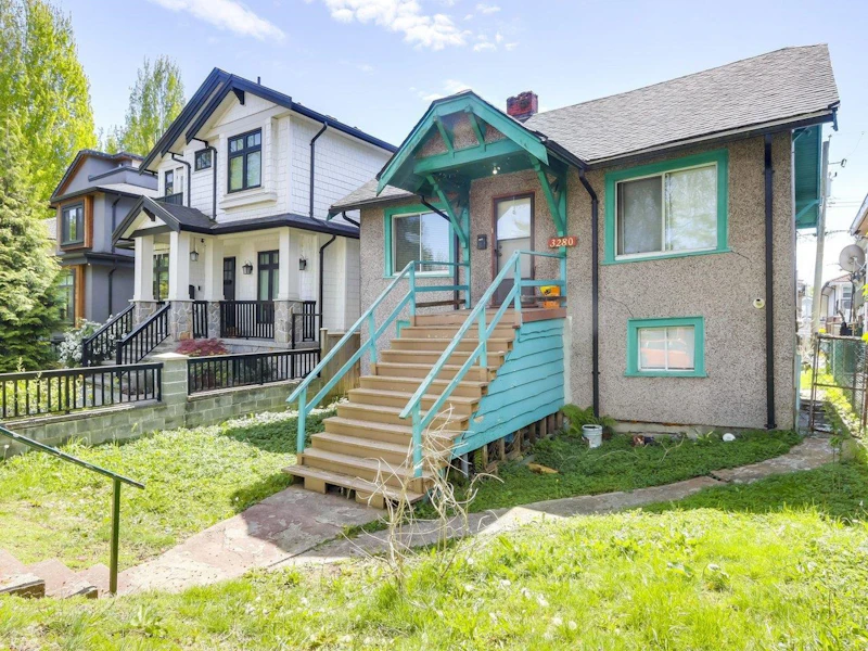 3280 E Georgia Street, Vancouver BC V5K 2L3