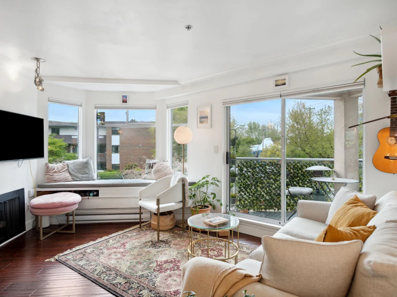 201 - 2006 W 2nd Avenue, Vancouver BC V6J 1J4