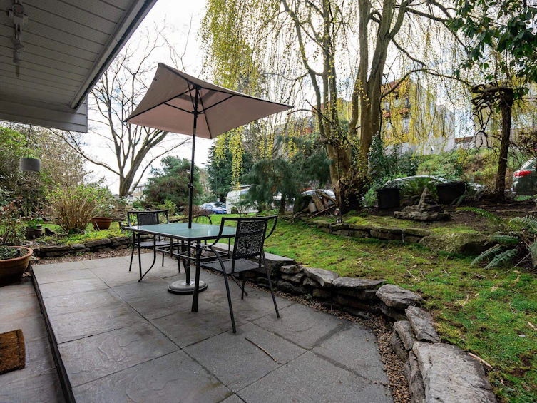 209-2125 W 2nd Avenue, Vancouver, BC, V6K 1H7