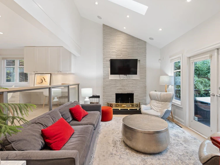 2950 Tolmie Street, Vancouver, BC, V6R 4K6