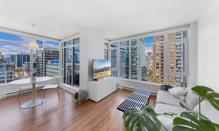 1502-480 Robson Street