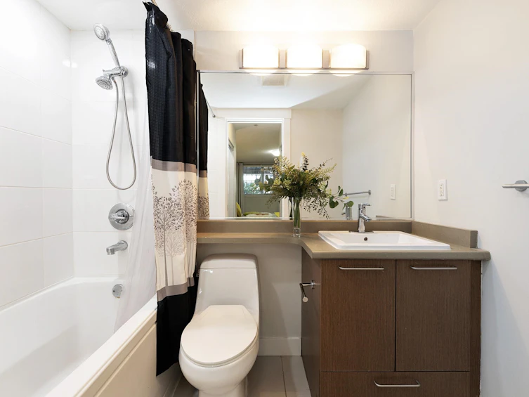 107-10822 City Parkway, Surrey, BC, V3T 0C2 - 13