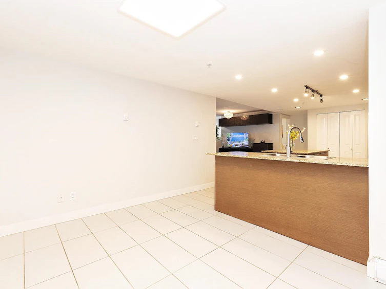 107-10822 City Parkway, Surrey, BC, V3T 0C2 - 10
