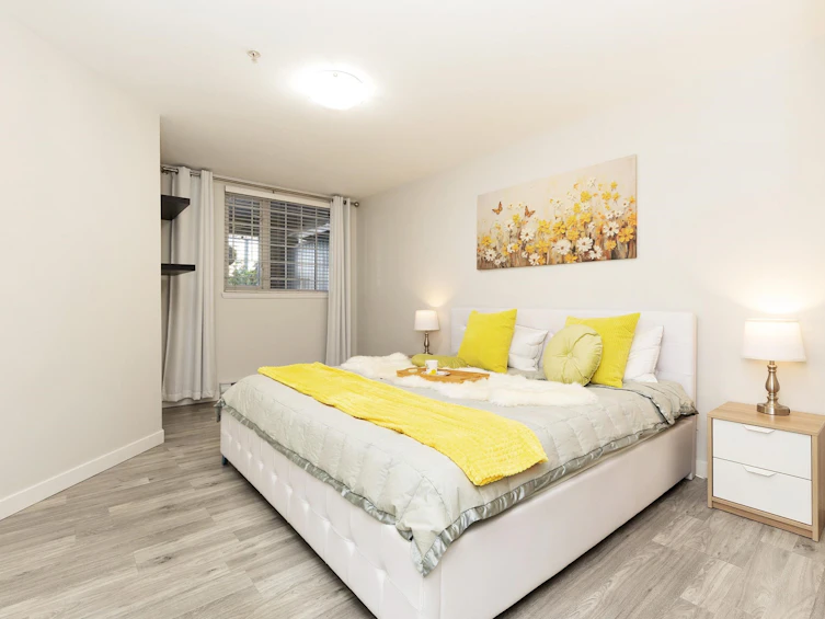 107-10822 City Parkway, Surrey, BC, V3T 0C2 - 11