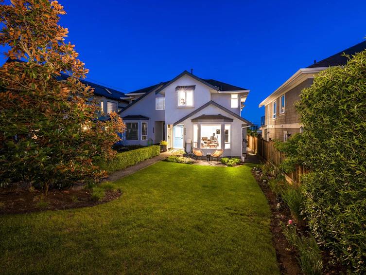 323 E 8th Street, North Vancouver, BC, V7L 1Z2 - 2