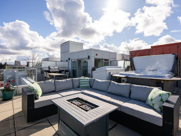 504-379 E Broadway, Vancouver, BC, V5T 1W6
