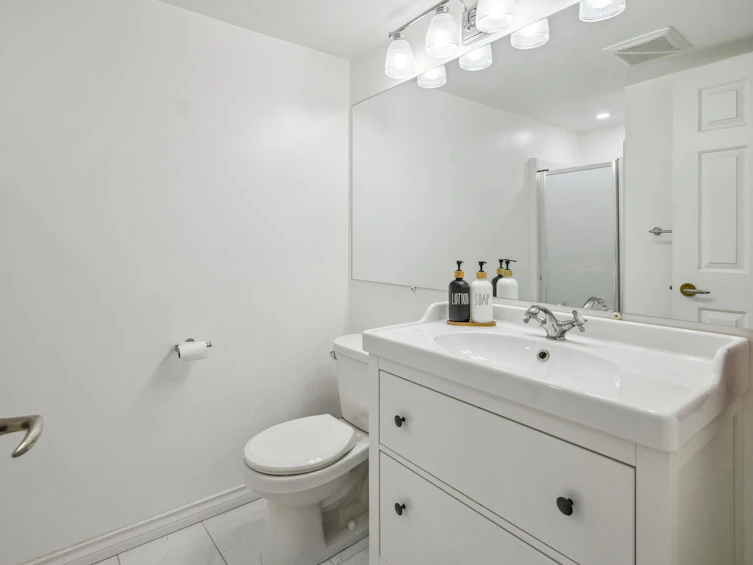 204-1147 Nelson Street, Vancouver, BC, V6G 1J3 - 22