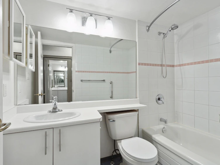 204-1147 Nelson Street, Vancouver, BC, V6G 1J3 - 17