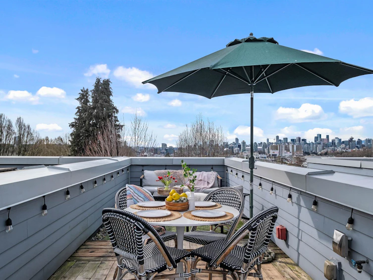 1688 Mclean Drive, Vancouver, BC, V5L 3P3 - 3