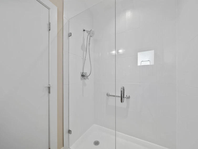 2-330 W 14th Street, North Vancouver, BC, V7M 1P6 - 14
