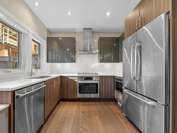 2-330 W 14th Street, North Vancouver, BC, V7M 1P6 - 4