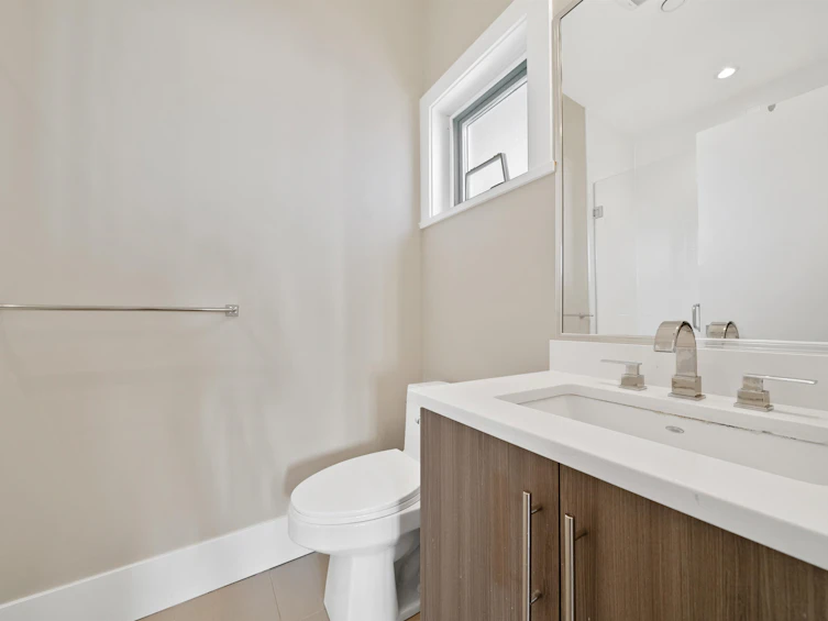 2-330 W 14th Street, North Vancouver, BC, V7M 1P6 - 13