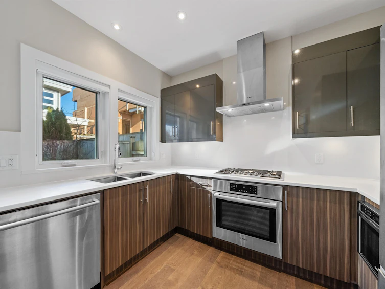 2-330 W 14th Street, North Vancouver, BC, V7M 1P6 - 5