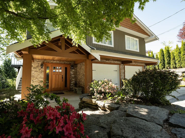 105 Wharf Road, Gibsons, BC, V0N 1V6