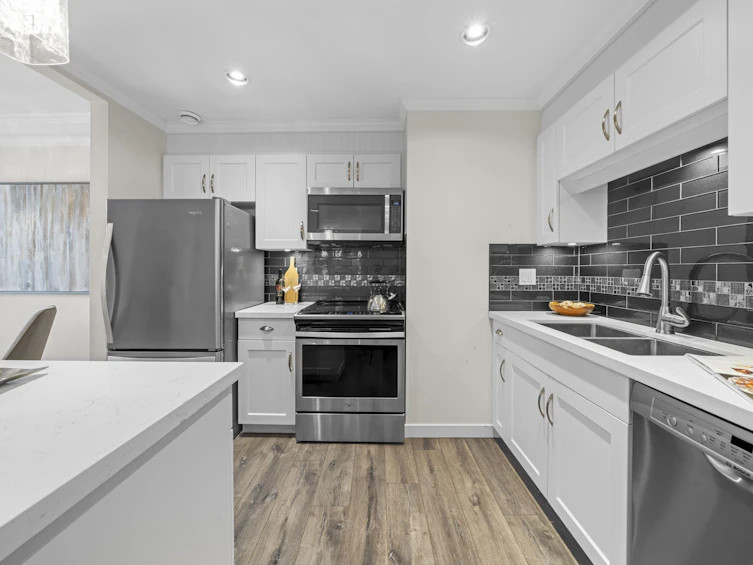 214-2915 Glen Drive, Coquitlam, BC, V3B 7H8 - 11