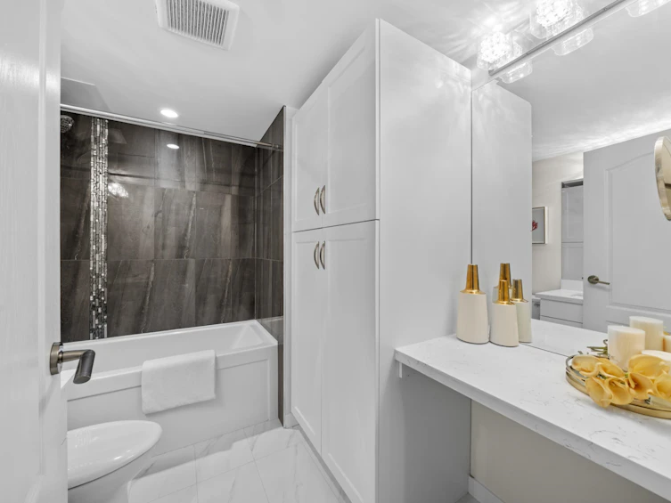 214-2915 Glen Drive, Coquitlam, BC, V3B 7H8 - 16