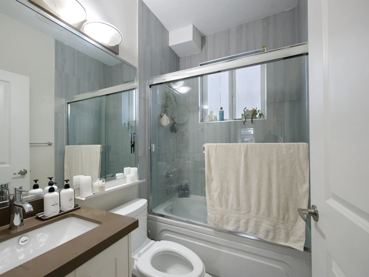 213 E 64 Avenue, Vancouver, BC, V5X 2M5 - 29
