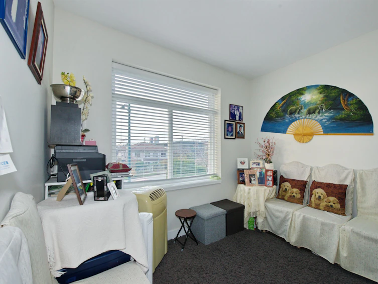 213 E 64 Avenue, Vancouver, BC, V5X 2M5 - 2