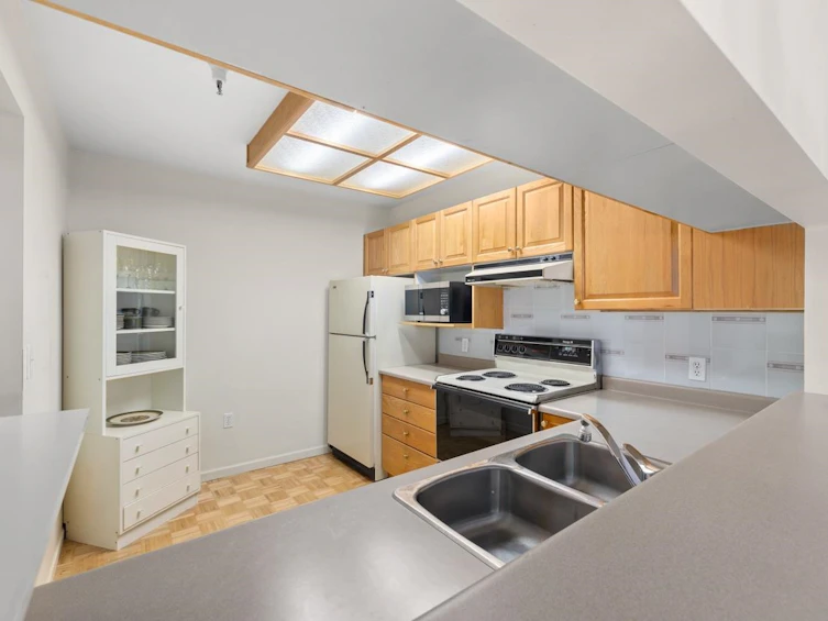 203-1569 Everall Street, Surrey, BC, V4B 3T2 - 8