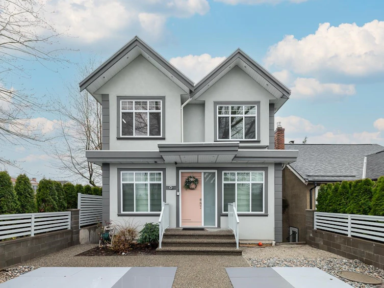 2388 E 2nd Avenue, Vancouver, BC, V5N 1G3