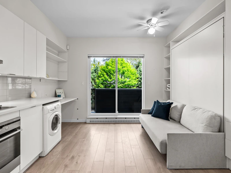 206 - 13678 Grosvenor Road, Surrey BC V3R 5E2