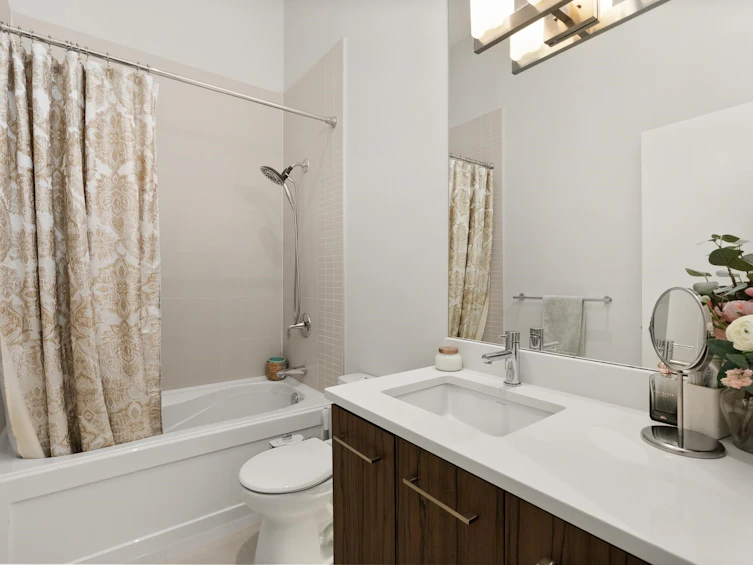 209-13585 16 Avenue, Surrey, BC, V4A 1P6 - 14