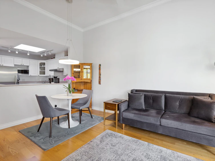 401-128 W 8th Street, North Vancouver, BC, V7M 3M1 - 4